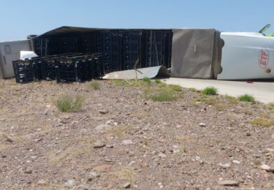 Vuelca tráiler; operador resulta lesionado