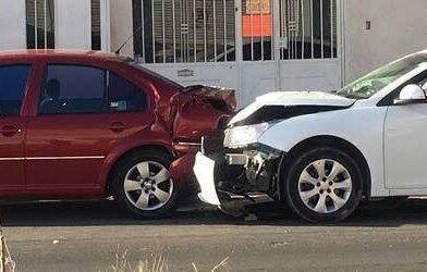 La unidad se impactó contra auto estacionado