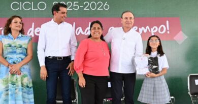 Gobernador Durazo garantiza entrega de uniformes gratuitos a todos los estudiantes antes de iniciar próximo ciclo